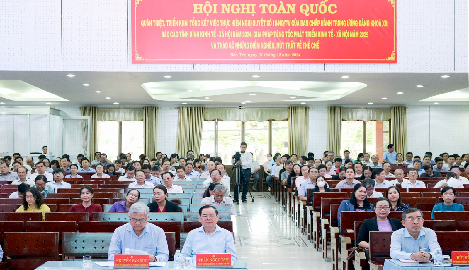 Hội nghị toàn quốc quán triệt, triển khai tổng kết thực hiện Nghị quyết số 18-NQ/TW của Ban chấp hành Trung ương Đảng khóa XII; tình hình kinh tế-xã hội năm 2024, giải pháp tăng tốc phát triển kinh tế-xã hội năm 2025 và tháo gỡ điểm nghẽn, nút thắt về thể chế 