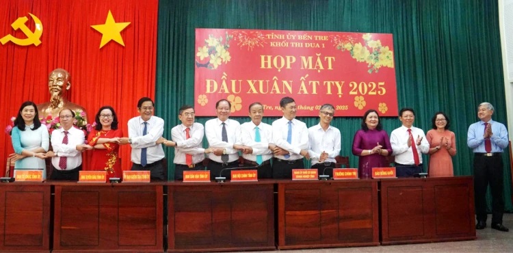 Họp mặt đầu xuân; Ký kết giao ước thi đua năm 2025