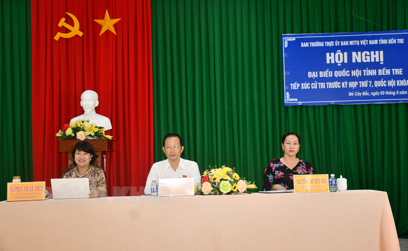 Đại biểu Quốc hội tiếp xúc cử tri tại xã Hòa Lộc, huyện Mỏ Cày Bắc