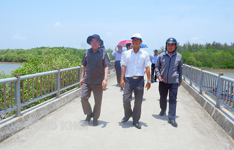 Chủ tịch UBND tỉnh Trần Ngọc Tam khảo sát kêu gọi đầu tư tại huyện Thạnh Phú