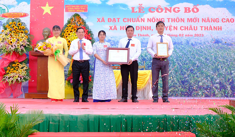 Lễ công nhận xã nông thôn mới nâng cao Hữu Định