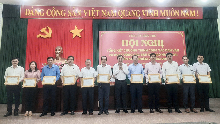 Ngân hàng Chính sách xã hội Chi nhánh tỉnh thực hiện tốt phong trào thi đua “Dân vận khéo”