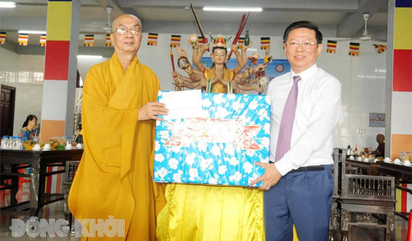 Phó bí thư Thường trực Tỉnh ủy Trần Thanh Lâm thăm và chúc mừnglễ Phật đản Phật lịch 2569 - Dương lịch năm 2025
