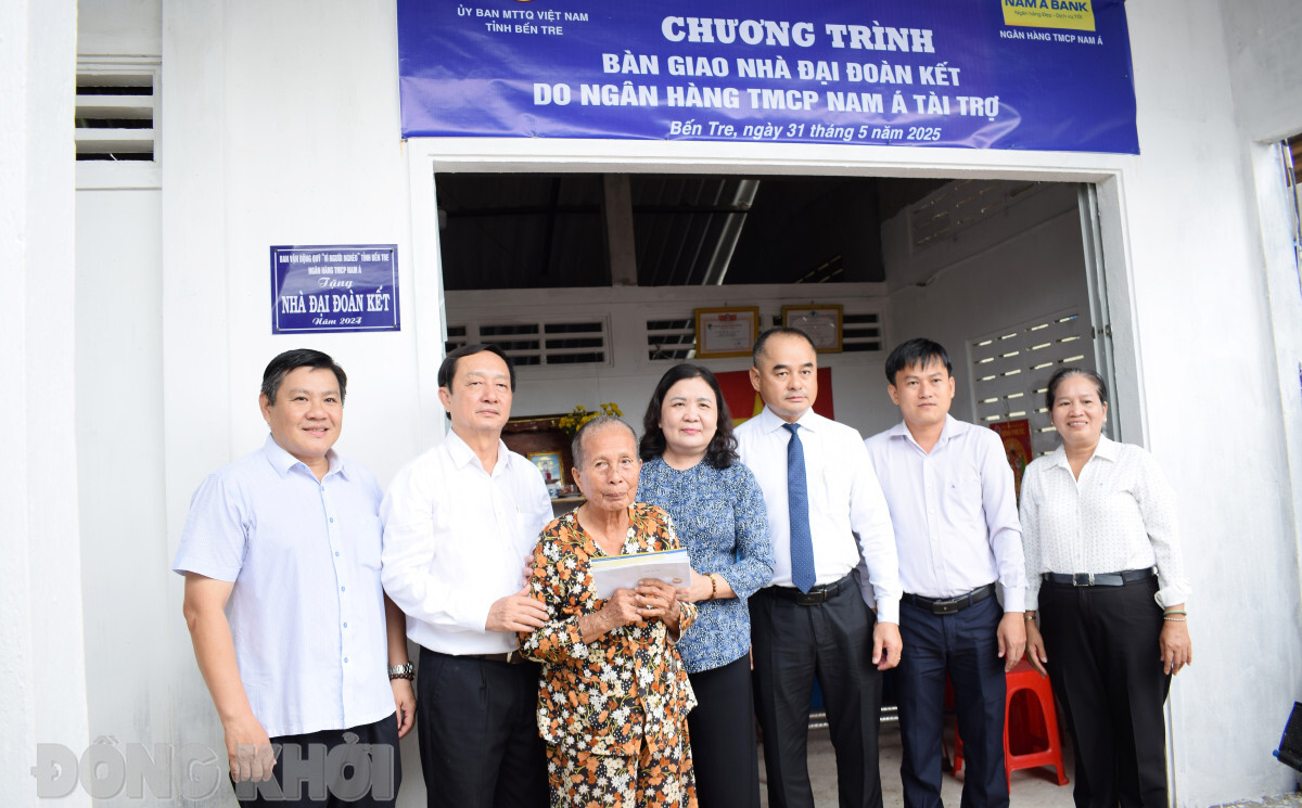Bàn giao 50 căn nhà Đại đoàn kết do Ngân hàng TMCP Nam Á tài trợ